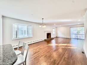 48 Pemberwick Rd in Greenwich, CT - Building Photo - Building Photo