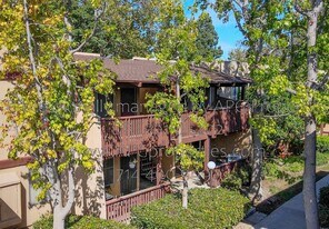 1040 W MacArthur Blvd in Santa Ana, CA - Building Photo