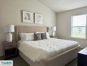 301 Towne Center Dr, Unit 236 in Belton, MO - Foto de edificio - Building Photo