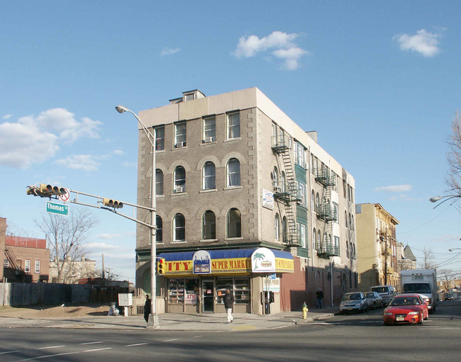 98 Clinton Ave in Newark, NJ - Foto de edificio - Building Photo