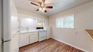 16567 Farm to Market Rd 2154, Unit 9 in College Station, TX - Foto de edificio - Building Photo