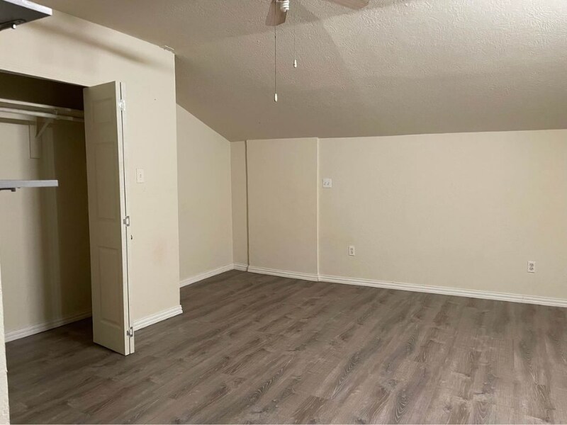 214 Willis Ave in Arlington, TX - Building Photo