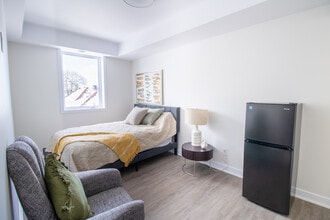 994 Bronson Ave in Ottawa, ON - Building Photo - Building Photo