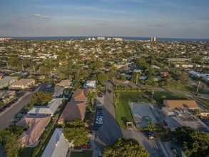 2121 NE 40th Ct in Lighthouse Point, FL - Building Photo - Building Photo