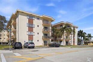 1747 Rodman St in Hollywood, FL - Building Photo