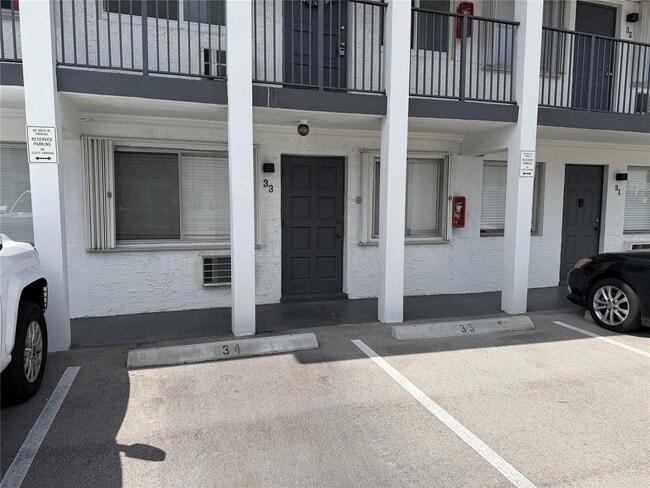 1812 E Oakland Park Blvd, Unit 33 in Oakland Park, FL - Foto de edificio - Building Photo