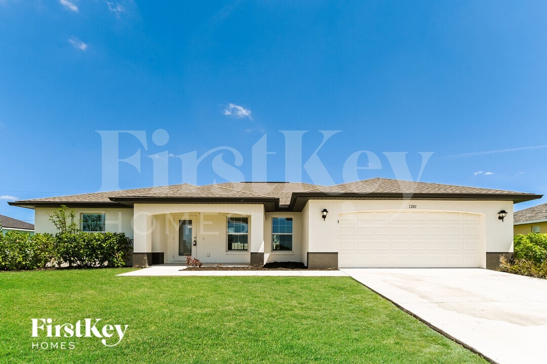 1201 SW 30th St in Cape Coral, FL - Building Photo