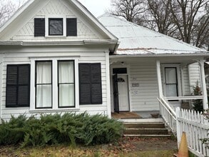 731 Main St in Weaverville, CA - Building Photo - Building Photo