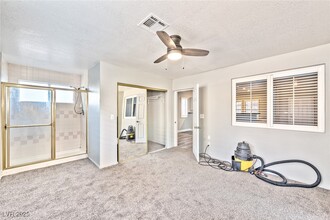 647 Pacific Cascades Dr in Henderson, NV - Foto de edificio - Building Photo