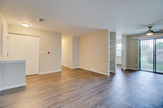 Apple Glen Apartments in New Berlin, WI - Building Photo - Building Photo