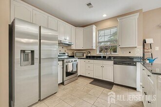 111 Blossom Cir in Dayton, NJ - Building Photo - Building Photo