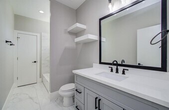 2407 Anita St in Houston, TX - Building Photo - Building Photo