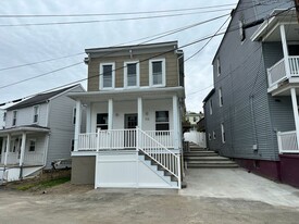 113 N Coal St in Cumbola, PA - Building Photo