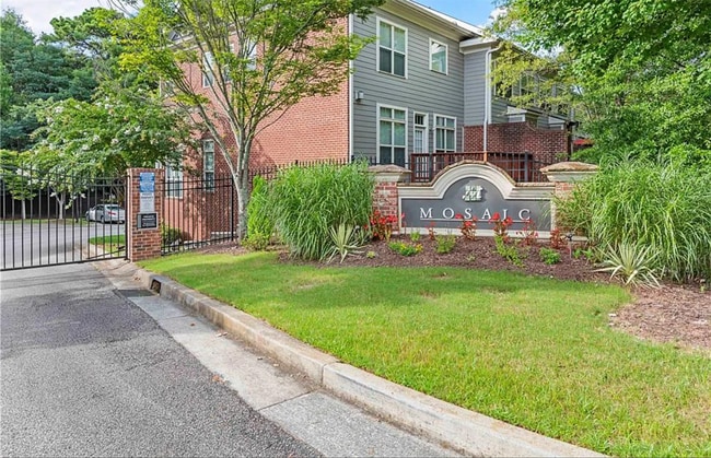 1553 Mosaic Way in Smyrna, GA - Foto de edificio - Building Photo