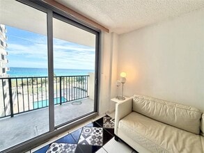 9273 Collins Ave, Unit 510 in Surfside, FL - Foto de edificio - Building Photo