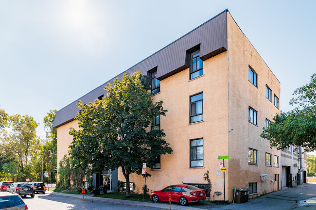 2104 Prud'homme Av in Montréal, QC - Building Photo - Building Photo