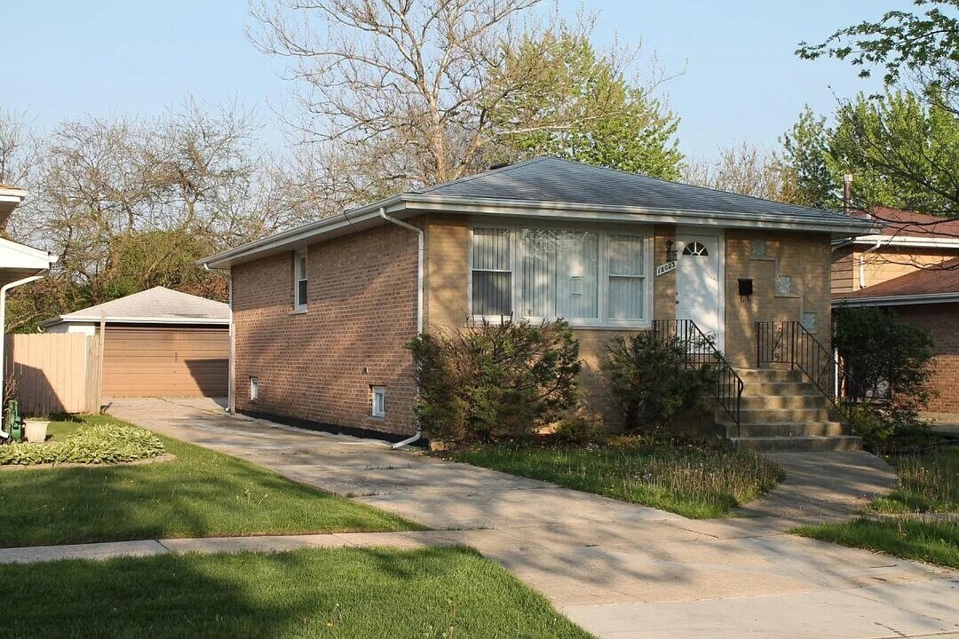18003 Greenview Terrace in Country Club Hills, IL - Building Photo