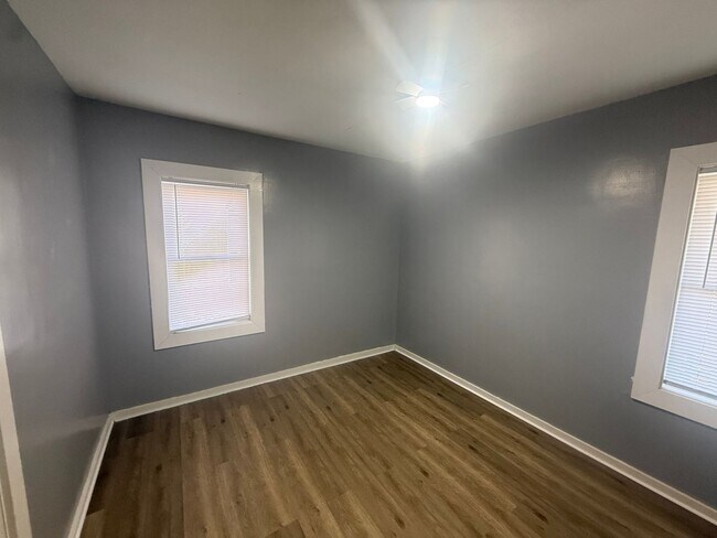 307 S Locust St in Eldon, MO - Building Photo - Building Photo