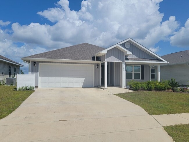 6585 Slabinski Ln in Panama City, FL - Foto de edificio - Building Photo