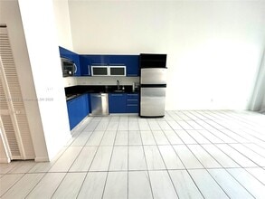 244 Biscayne Blvd, Unit 243 in Miami, FL - Building Photo - Building Photo