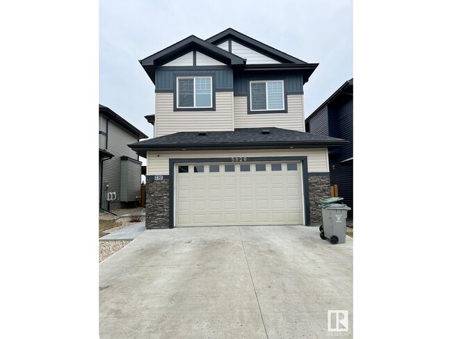 5820 Pelerin Cres