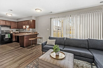 Oakbrook Village in Indianapolis, IN - Building Photo - Building Photo