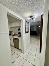 19805 SW 114th Ave in Miami, FL - Foto de edificio - Building Photo