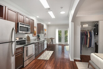 Village at Mission Farms in Overland Park, KS - Foto de edificio - Building Photo