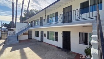 1803 W Sumac Ln, Unit 3 in Anaheim, CA - Building Photo
