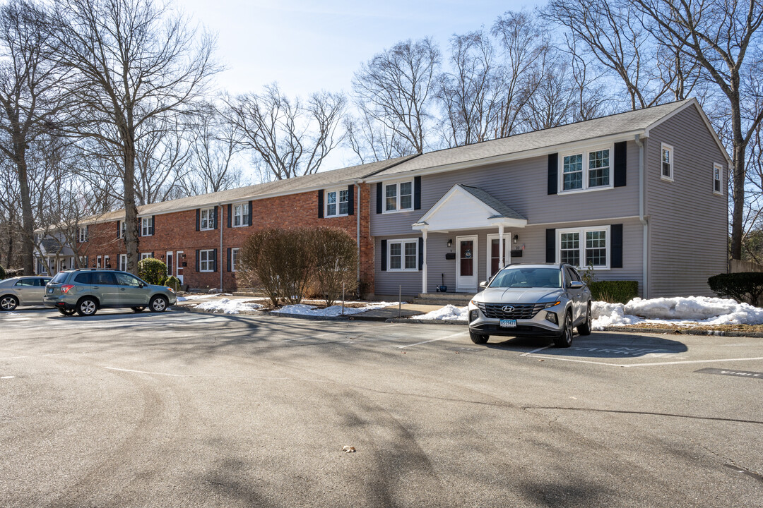 Dodgetown Condominiums in Niantic, CT - Building Photo