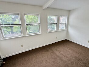 17 Warwick Rd, Unit 3 in Brookline, MA - Building Photo - Building Photo