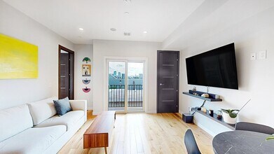 39 Lexington St in Boston, MA - Building Photo - Building Photo
