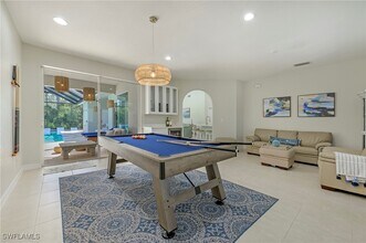 1020 Tivoli Ln in Naples, FL - Foto de edificio - Building Photo