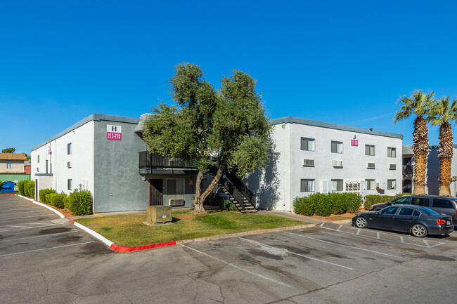 University Gardens in Las Vegas, NV - Building Photo - Building Photo