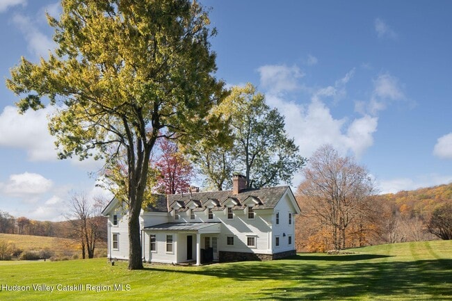 2073 NY-82 in Ancram, NY - Building Photo - Building Photo