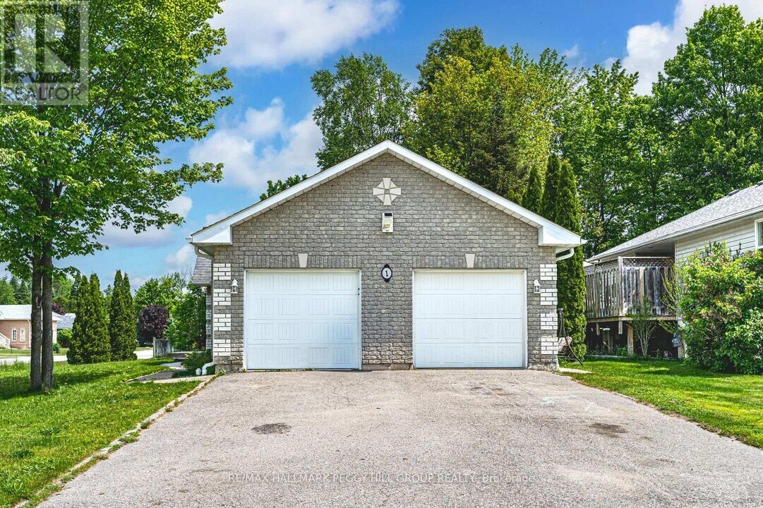 1 Kenwell Ct in Wasaga Beach, ON - Building Photo