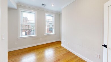 103 Porter St, Unit #4 in Boston, MA - Building Photo - Building Photo