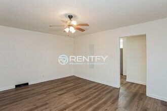 3700 Driftwood Dr in Charlotte, NC - Building Photo - Building Photo