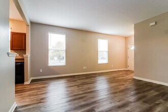 4049 Mossy Bank Rd in Indianapolis, IN - Foto de edificio - Building Photo