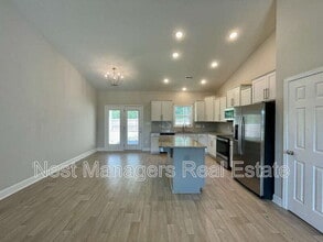 111 Alfalfa Dr in Parkton, NC - Building Photo - Building Photo