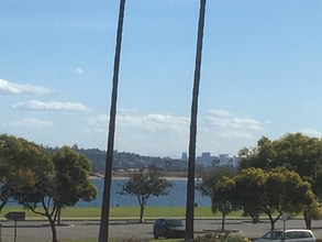 3728 Ingraham St in San Diego, CA - Foto de edificio - Building Photo