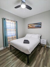 1804 E Louisiana Ave, Unit Duplex in Tampa, FL - Foto de edificio - Building Photo