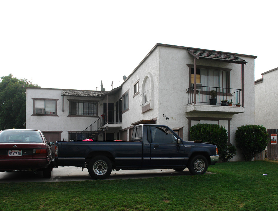 9241 Wheeler Ct in Fontana, CA - Building Photo