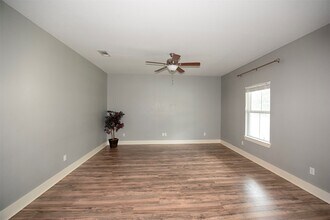 1612 W Willis St in Alvin, TX - Building Photo - Building Photo