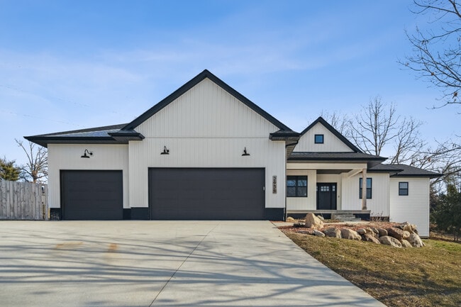 property at 2939 Diamondhead Cir
