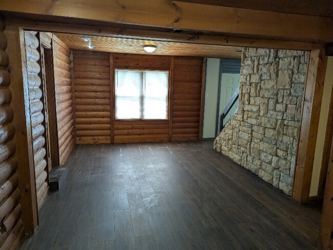 property at 925 Scott Rd