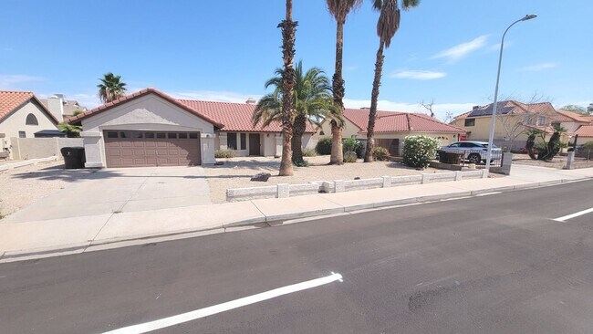 7602 W Sweetwater Ave in Peoria, AZ - Building Photo - Building Photo