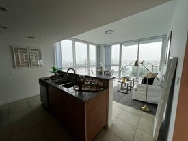 1011 NW 19th Ct, Unit C2 in Miami, FL - Building Photo