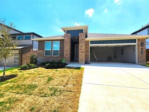 1521 Razorbill Rd in Denton, TX - Foto de edificio - Building Photo