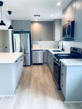2128 La Canada Crest Dr in La Canada Flintridge, CA - Building Photo - Building Photo